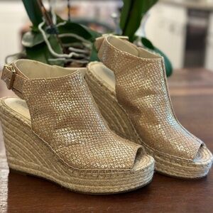 Kenneth Cole Espadrille Peep-Toe Wedge Rose Gold Leather 7.5